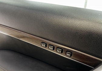 Подержанный автомобиль Toyota Land Cruiser Suv 2018 года (23 фото)