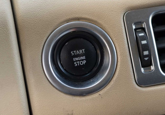 Подержанный автомобиль Land Rover Range Rover 2009 года (14 фото)