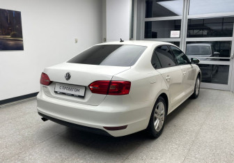 Подержанный автомобиль Volkswagen Jetta Sedan 2014 года (4 фото)