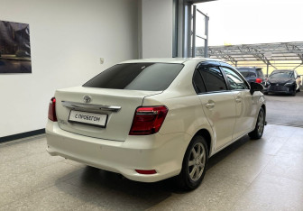 Подержанный автомобиль Toyota Corolla Sedan 2019 года (5 фото)