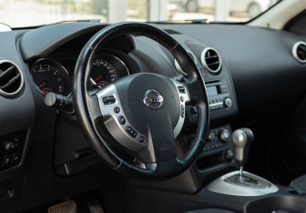 Подержанный автомобиль Nissan Qashqai 2011 года (11 фото)