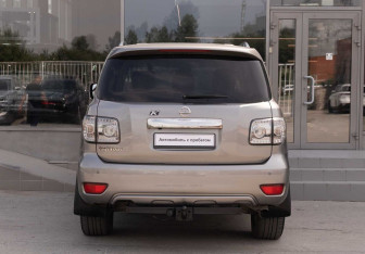 Подержанный автомобиль Nissan Patrol 2011 года (6 фото)