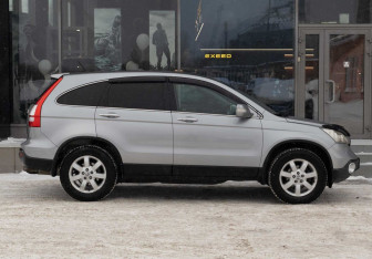 Подержанный автомобиль Honda CR-V 2008 года (4 фото)