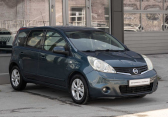 Подержанный автомобиль Nissan Note 2012 года (3 фото)