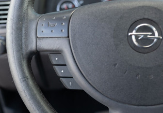 Подержанный автомобиль Opel Meriva 2008 года (12 фото)