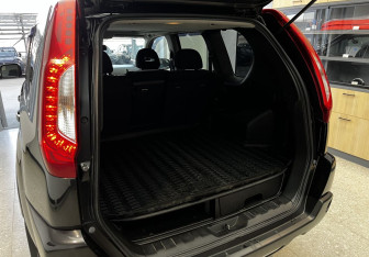 Подержанный автомобиль Nissan X-Trail 2012 года (16 фото)