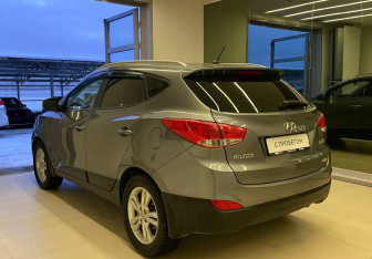 Подержанный автомобиль Hyundai ix35 2011 года (6 фото)