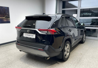 Подержанный автомобиль Toyota RAV4 2019 года (5 фото)
