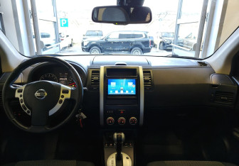 Подержанный автомобиль Nissan X-Trail 2011 года (8 фото)