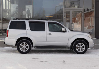 Подержанный автомобиль Nissan Pathfinder 2011 года (4 фото)