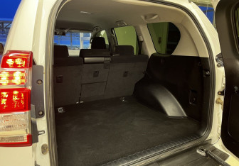 Подержанный автомобиль Toyota Land Cruiser Prado 2016 года (15 фото)