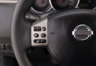 Подержанный автомобиль Nissan Tiida Hatchback 2008 года (12 фото)