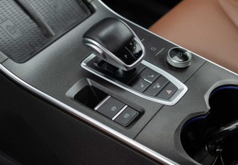 Подержанный автомобиль Omoda C5 2022 года (16 фото)