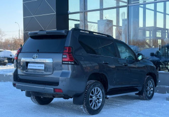 Подержанный автомобиль Toyota Land Cruiser Prado 2018 года (5 фото)