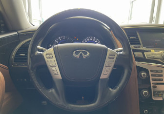 Подержанный автомобиль Infiniti QX80 2019 года (12 фото)