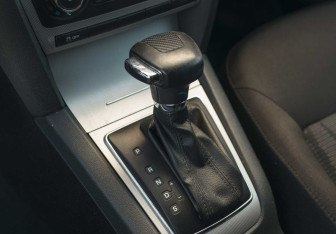 Подержанный автомобиль Skoda Octavia Liftback 2012 года (15 фото)