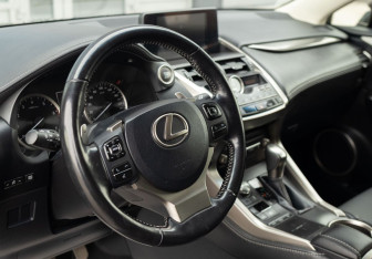 Подержанный автомобиль Lexus NX 2018 года (11 фото)