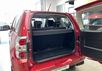 Подержанный автомобиль Suzuki Grand Vitara 2009 года (7 фото)