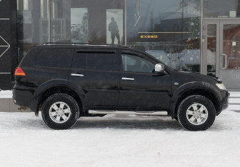 Подержанный автомобиль Mitsubishi Pajero Sport 2010 года (4 фото)