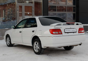 Подержанный автомобиль Toyota Carina Sedan 2001 года (7 фото)