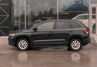 Подержанный автомобиль Skoda Karoq 2021 года (8 фото)