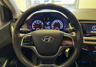 Подержанный автомобиль Hyundai Solaris Sedan 2018 года (10 фото)