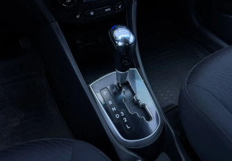 Подержанный автомобиль Hyundai Solaris Sedan 2011 года (15 фото)