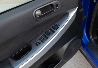 Подержанный автомобиль Mazda CX-7 2007 года (16 фото)