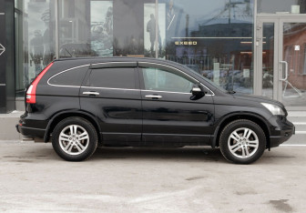 Подержанный автомобиль Honda CR-V 2011 года (4 фото)