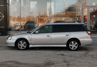 Подержанный автомобиль Subaru Legacy Wagon 2000 года (8 фото)