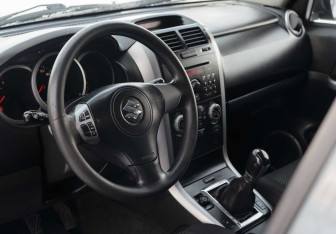 Подержанный автомобиль Suzuki Grand Vitara 2007 года (11 фото)
