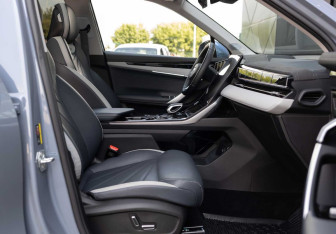 Подержанный автомобиль Geely Atlas 2024 года (21 фото)