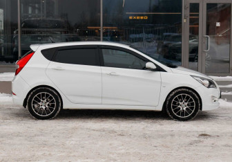 Подержанный автомобиль Hyundai Solaris Hatchback 2014 года (4 фото)