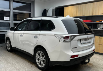 Подержанный автомобиль Mitsubishi Outlander 2013 года (8 фото)