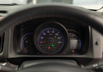 Подержанный автомобиль Honda N-WGN 2014 года (12 фото)