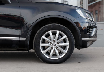 Подержанный автомобиль Volkswagen Touareg 2015 года (9 фото)
