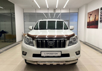 Подержанный автомобиль Toyota Land Cruiser Prado 2011 года (3 фото)