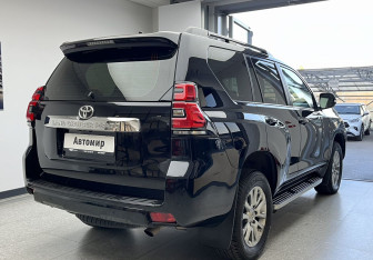 Подержанный автомобиль Toyota Land Cruiser Prado 2019 года (4 фото)