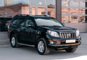 Подержанный автомобиль Toyota Land Cruiser Prado 2010 года (3 фото)