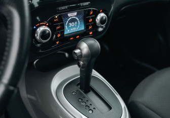 Подержанный автомобиль Nissan Juke 2012 года (16 фото)