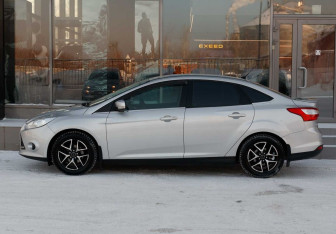 Подержанный автомобиль Ford Focus Sedan 2012 года (8 фото)