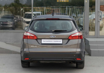 Подержанный автомобиль Ford Focus Wagon 2012 года (6 фото)