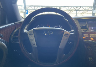 Подержанный автомобиль Infiniti QX80 2014 года (12 фото)