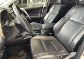 Подержанный автомобиль Toyota RAV4 2013 года (8 фото)