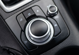 Подержанный автомобиль Mazda 3 Sedan 2014 года (16 фото)