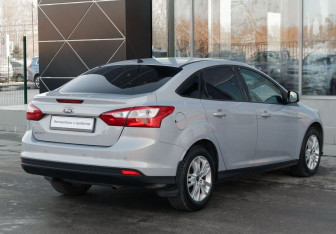 Подержанный автомобиль Ford Focus Sedan 2012 года (5 фото)