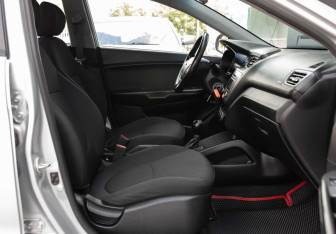 Подержанный автомобиль Kia Rio Sedan 2015 года (19 фото)