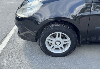 Подержанный автомобиль Renault Clio Hatchback 2007 года (16 фото)