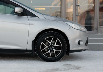 Подержанный автомобиль Ford Focus Sedan 2012 года (9 фото)