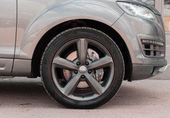 Подержанный автомобиль Audi Q7 2014 года (9 фото)